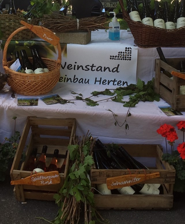 Weinstand auf dem Hertener Markt